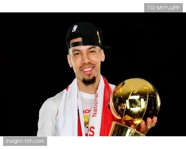 格林蝉联冠军彰显坚韧实力，刷新赛场新纪录