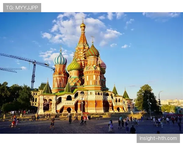 世界杯主题曲点燃全球激情，足球盛宴引万众瞩目