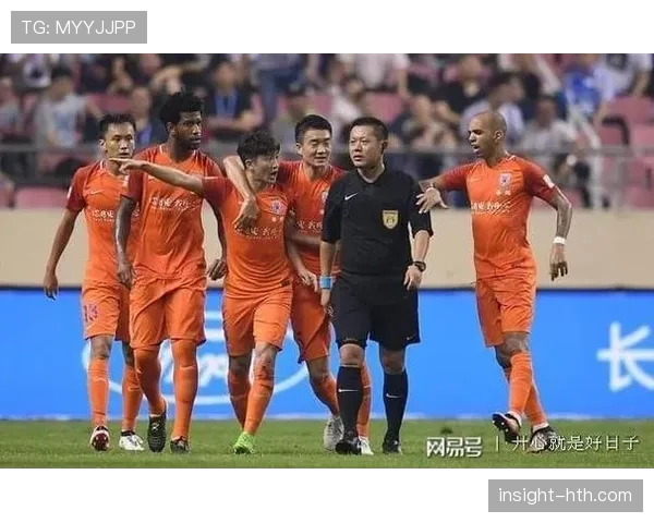 VAR判罚为何屡遭质疑？深度解读争议背后的规则盲区